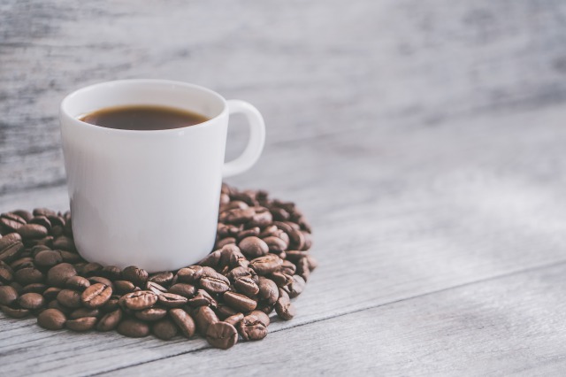 カフェインの11の効果とは？エビデンスをもとに効能や副作用を解説